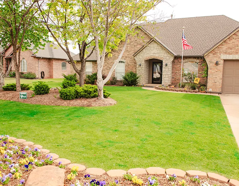 Residential front yard with green grass in Oklahoma City